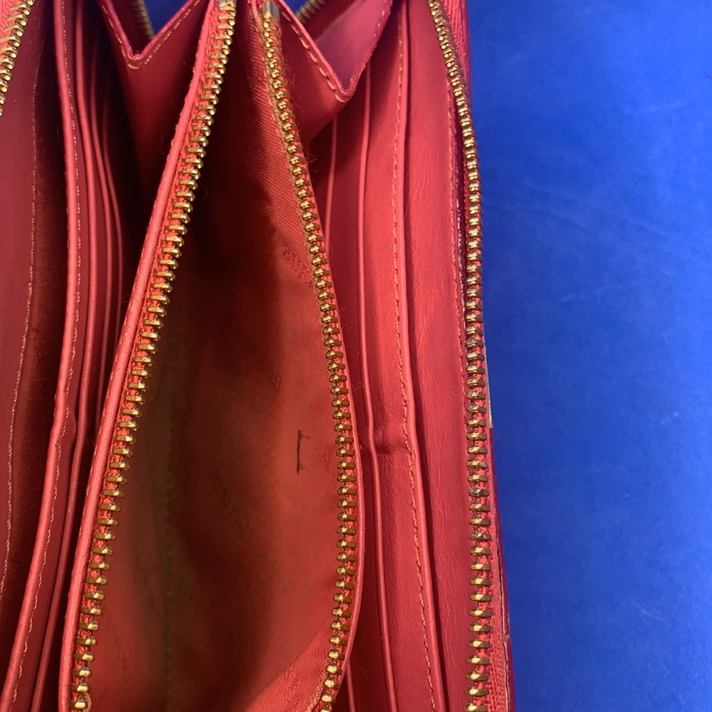 BURBERRY Peony Rose Printed‎ Haymarket Check Coated Canvas Zip around zippy - Picture 9 of 13